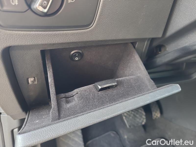  Volkswagen  Passat  Variant (CB5) (2019) Pas.Var.2.0TDI 147 Elegan.AT #14