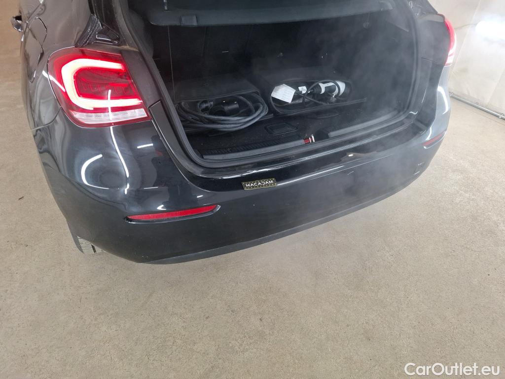  Mercedes  A-Klasse MERCEDES-BENZ Classe A Compact / 2018 / 5P / Berline A 250 e Style Line 8G-DCT #11