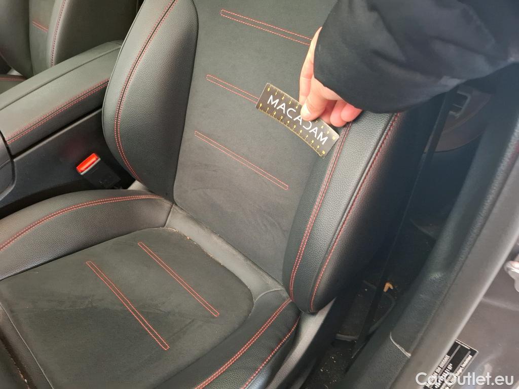  Mercedes  A-Klasse MERCEDES-BENZ Classe A Compact / 2018 / 5P / Berline A 250 e AMG Line 8G-DCT #36