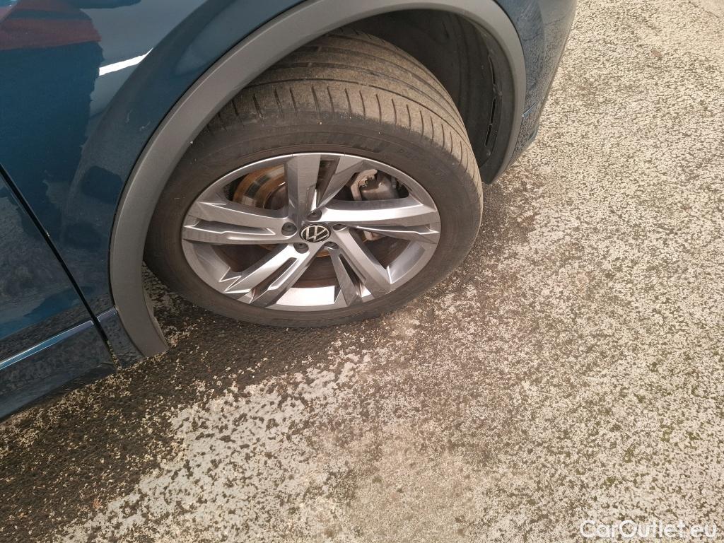  Volkswagen  Tiguan VOLKSWAGEN  / 2020 / 5P / SUV 1.4 eHybrid 245 DSG6 R-Line Exclusive #3