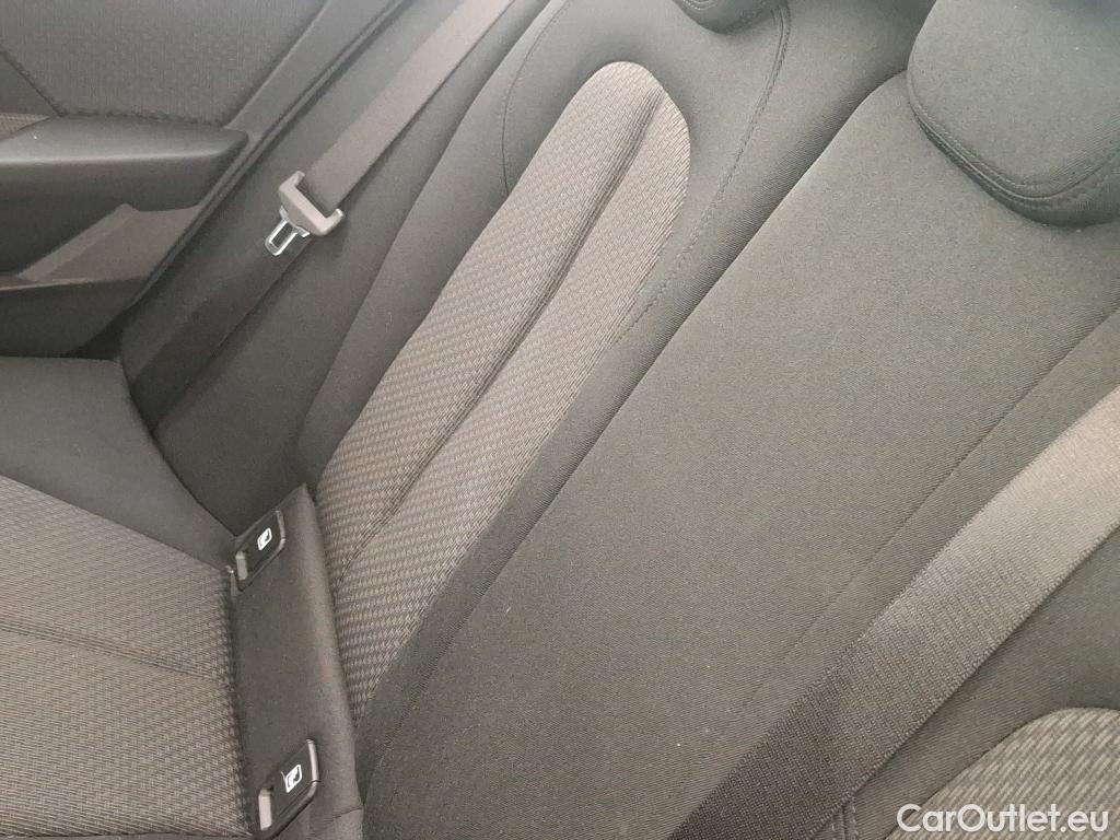  Bmw  Serie 1 BMW Série 1 / 2019 / 5P / Berline 116i DKG7 Business Design #37