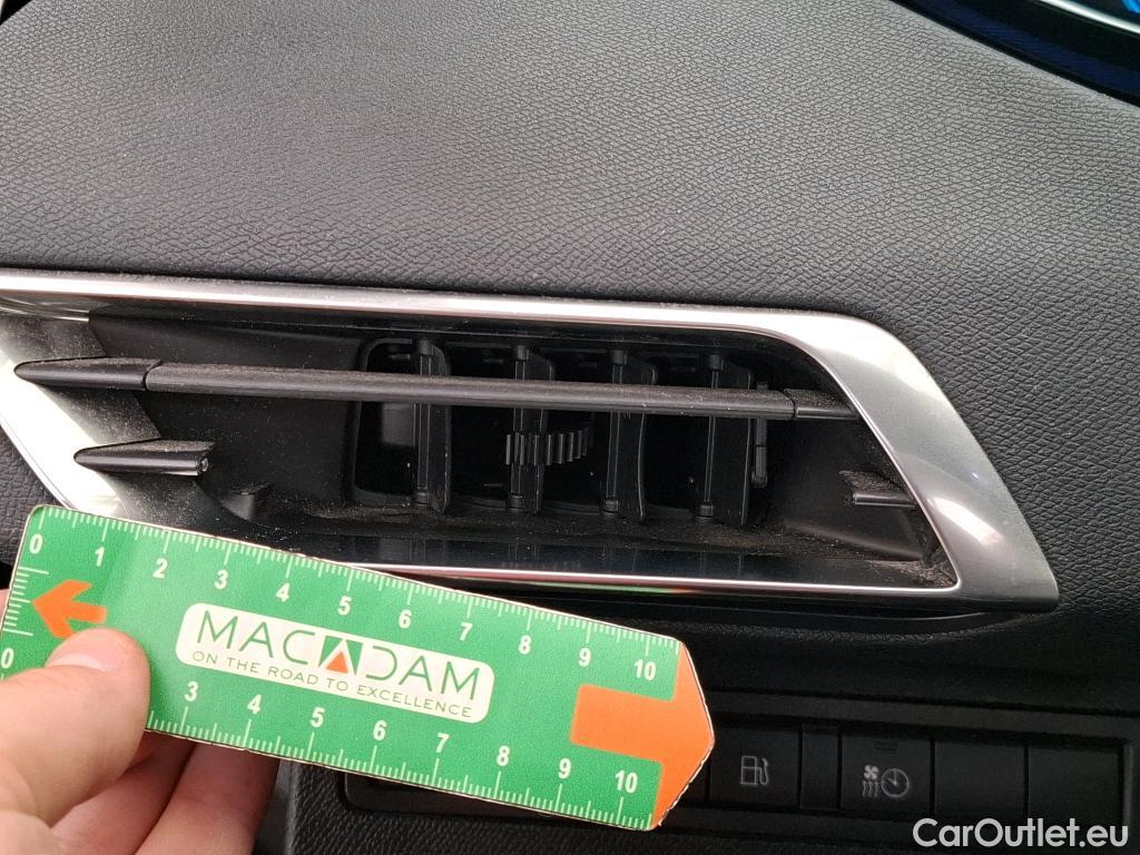  Peugeot  3008 PEUGEOT  / 2020 / 5P / SUV 1.6 HYBRID 225 E-EAT8 GT #18