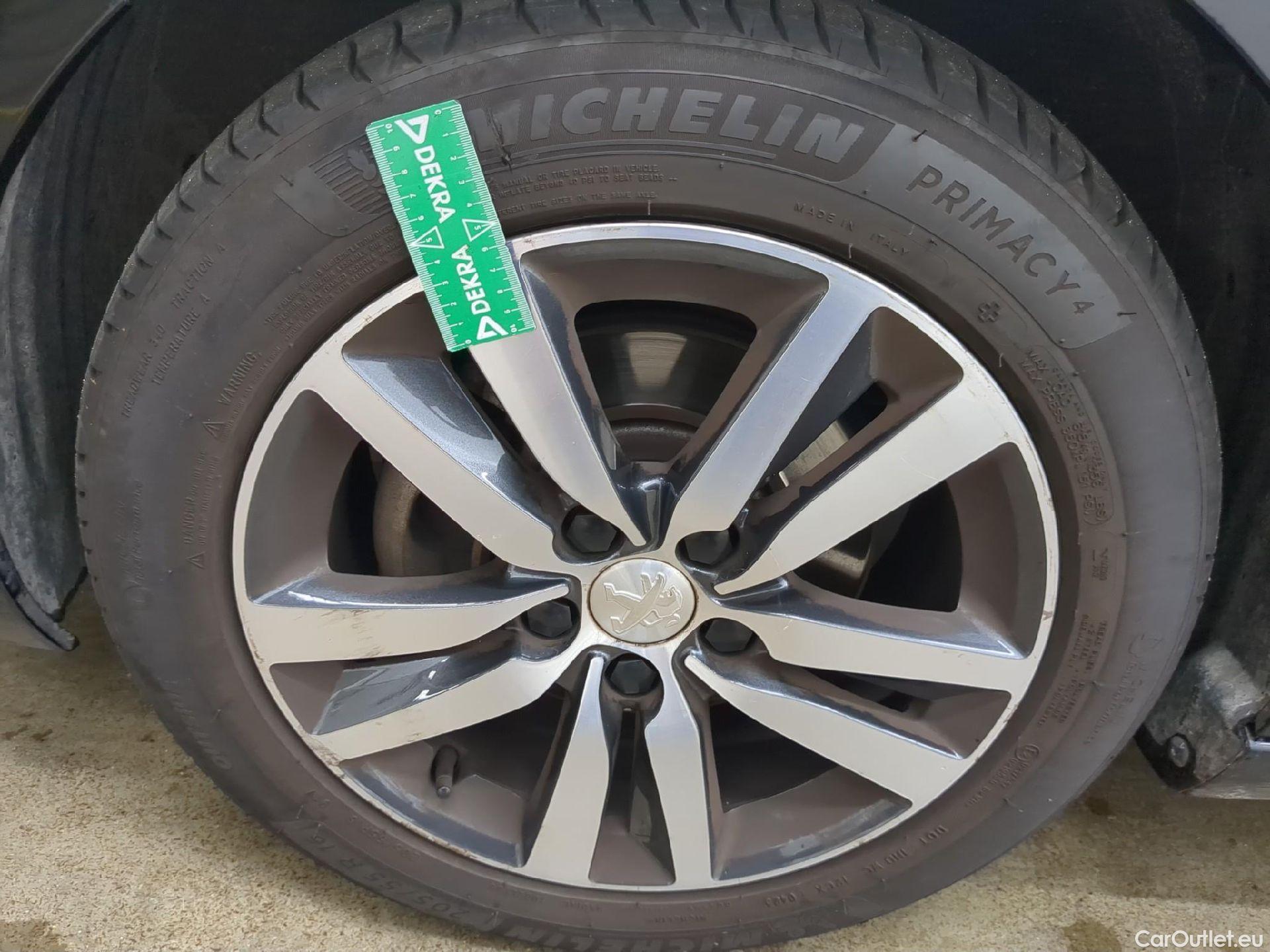  Peugeot  308  Allure 1.2 PureTech 130CV BVA8 E6d #9