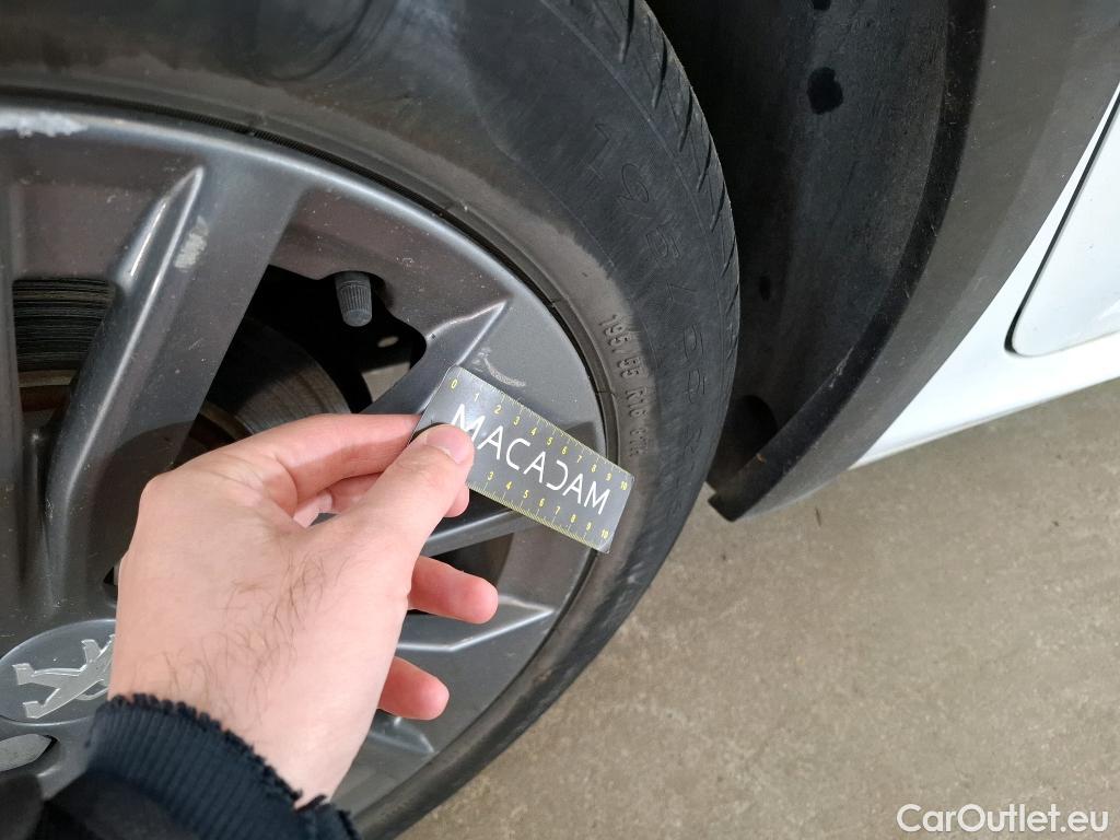  Peugeot  208  (e-) Active Business R 50kWh BVA / TRANSFO VP VF #38