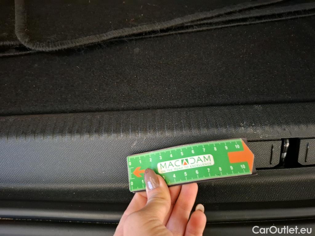  Peugeot  3008  Active Pack 1.5 HDi 130CV BVA8 E6d #46