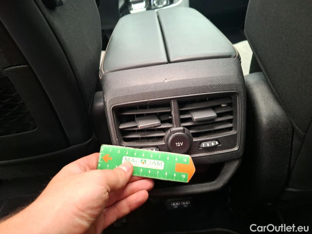  Peugeot  3008 PEUGEOT  / 2020 / 5P / SUV 1.6 HYBRID 225 E-EAT8 GT #19