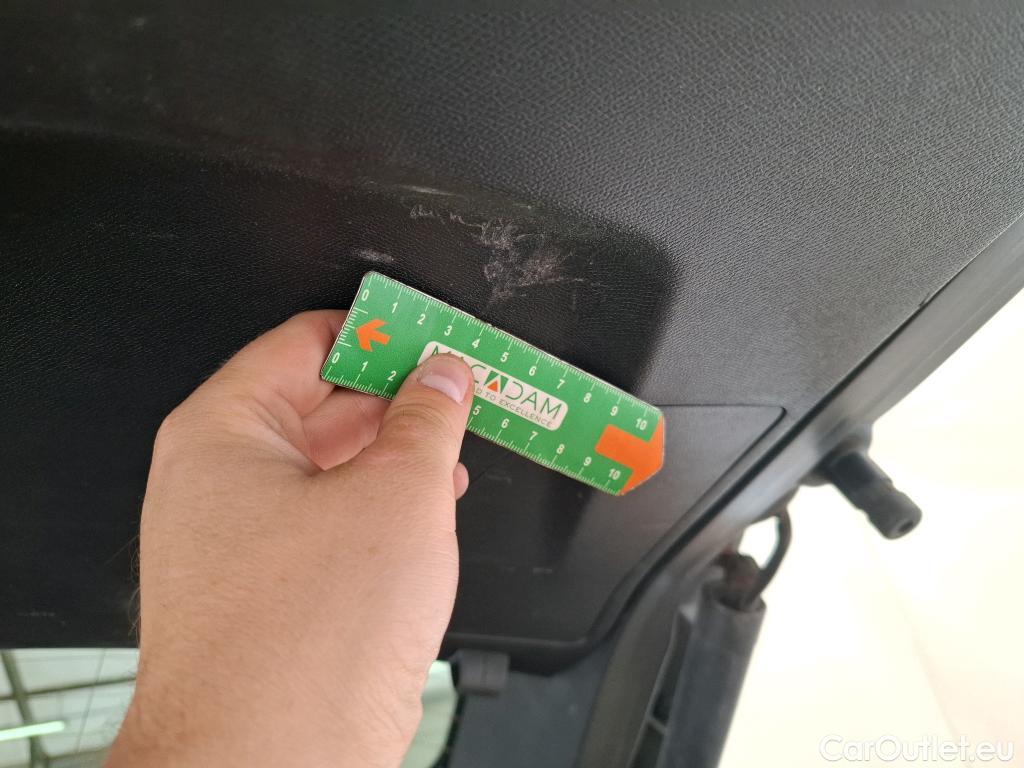  Peugeot  3008 PEUGEOT  / 2020 / 5P / SUV 1.6 HYBRID 225 E-EAT8 GT #30