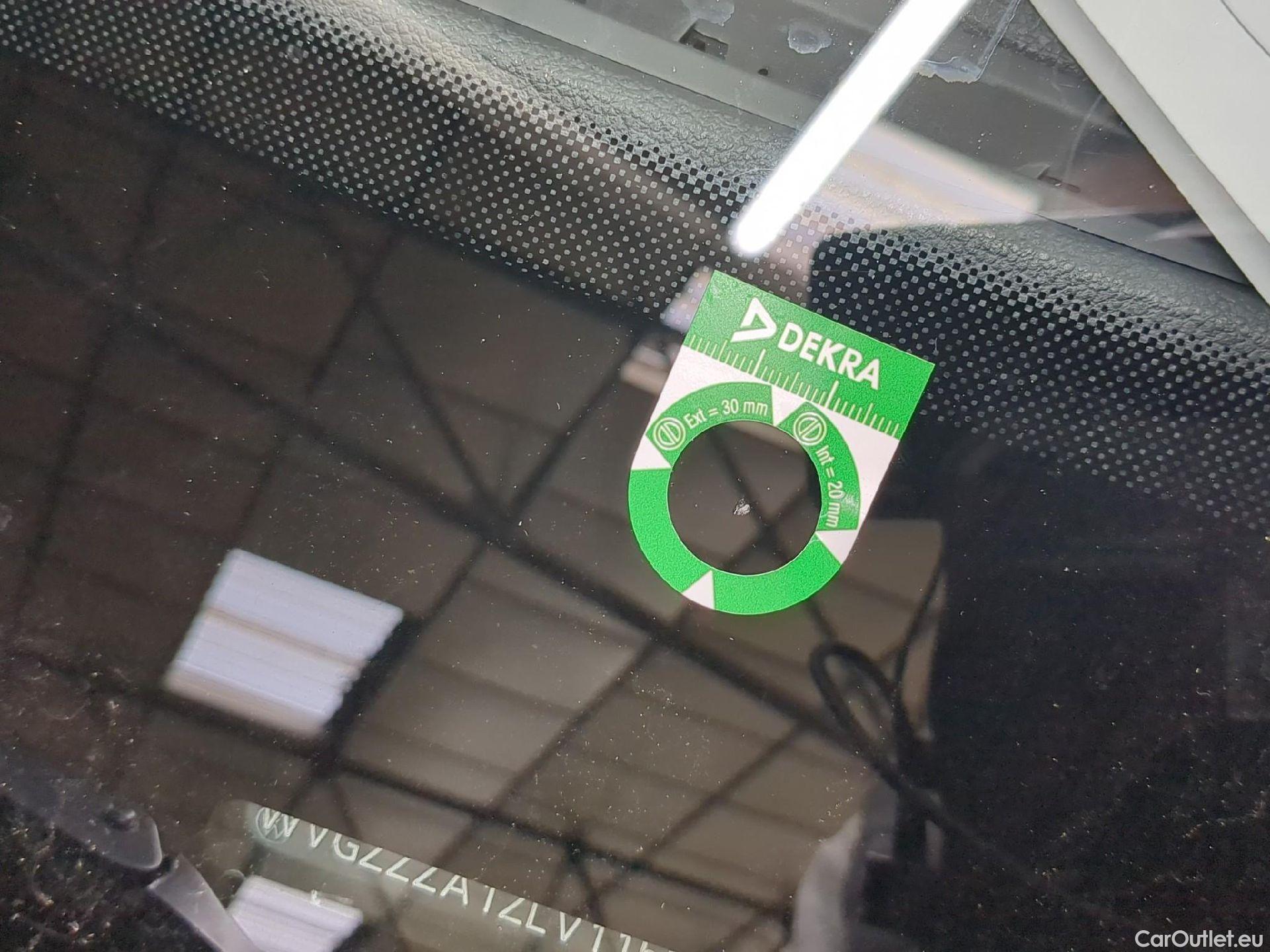  Volkswagen  T-ROC VOLKSWAGEN  / 2017 / 5P / SUV 1.5 TSI 150 EVO CARAT DSG7 #29