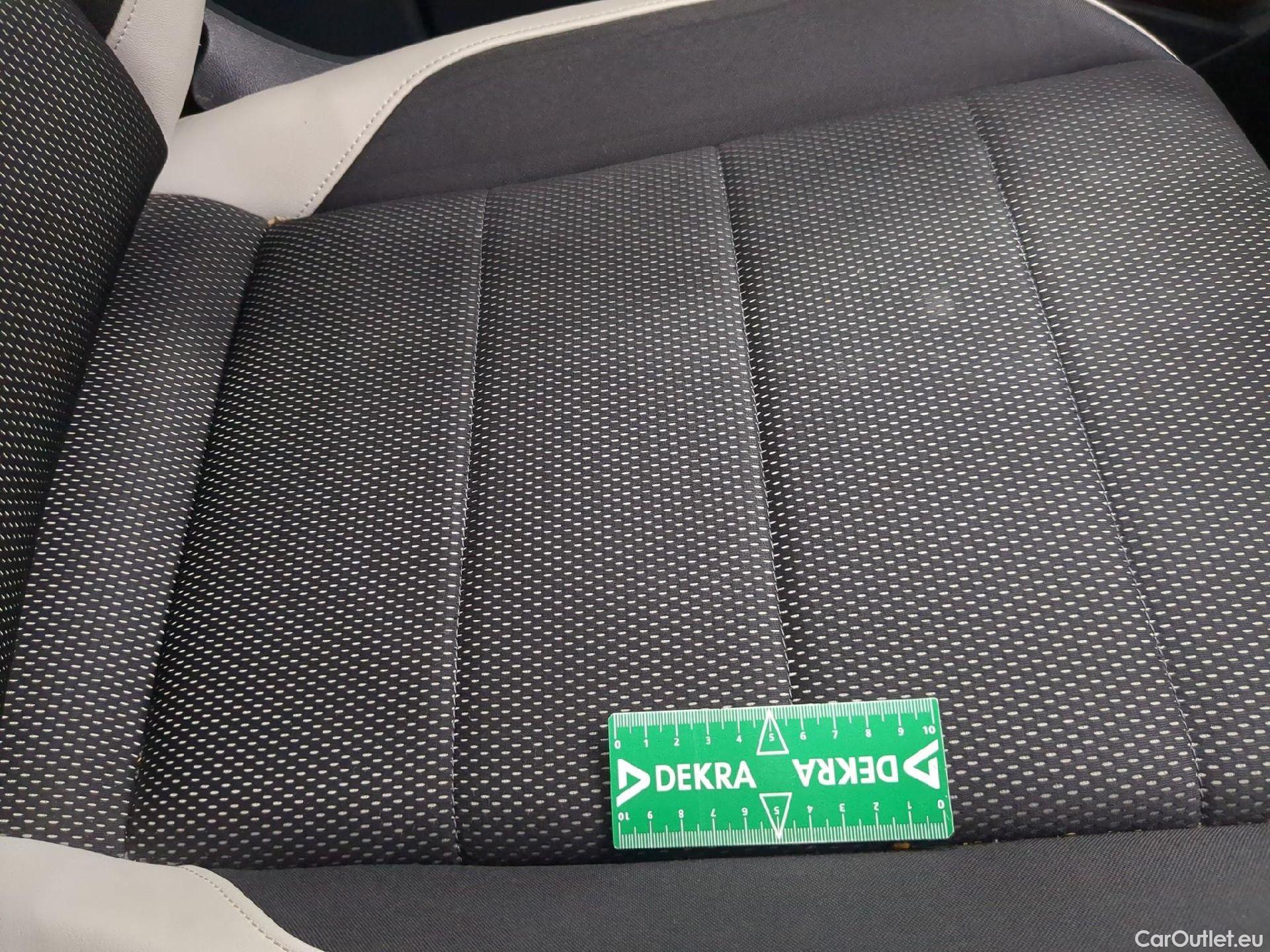  Volkswagen  T-ROC VOLKSWAGEN  / 2017 / 5P / SUV 1.5 TSI 150 EVO CARAT DSG7 #8