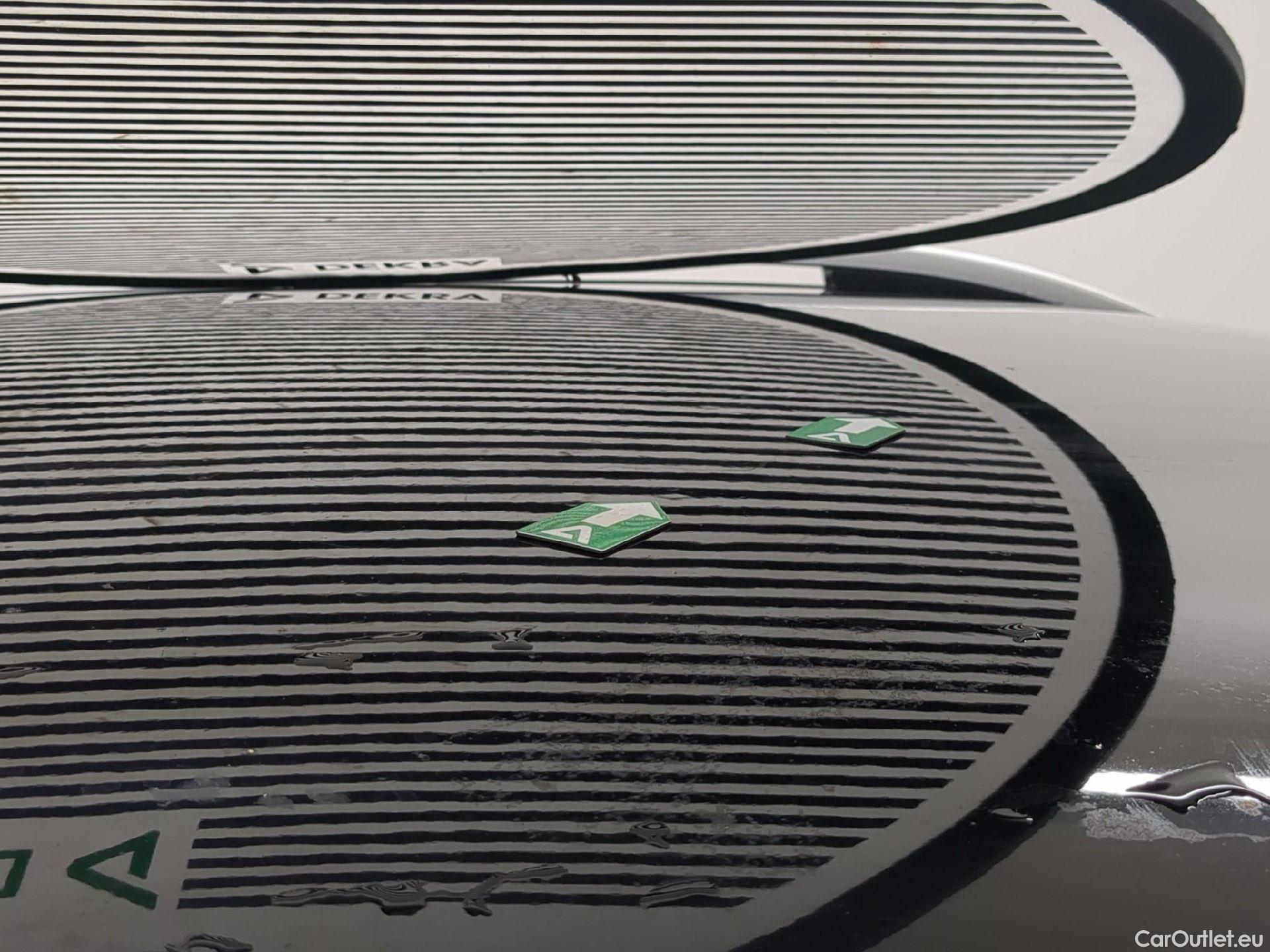  Volkswagen  T-ROC VOLKSWAGEN  / 2017 / 5P / SUV 1.5 TSI 150 EVO CARAT DSG7 #9