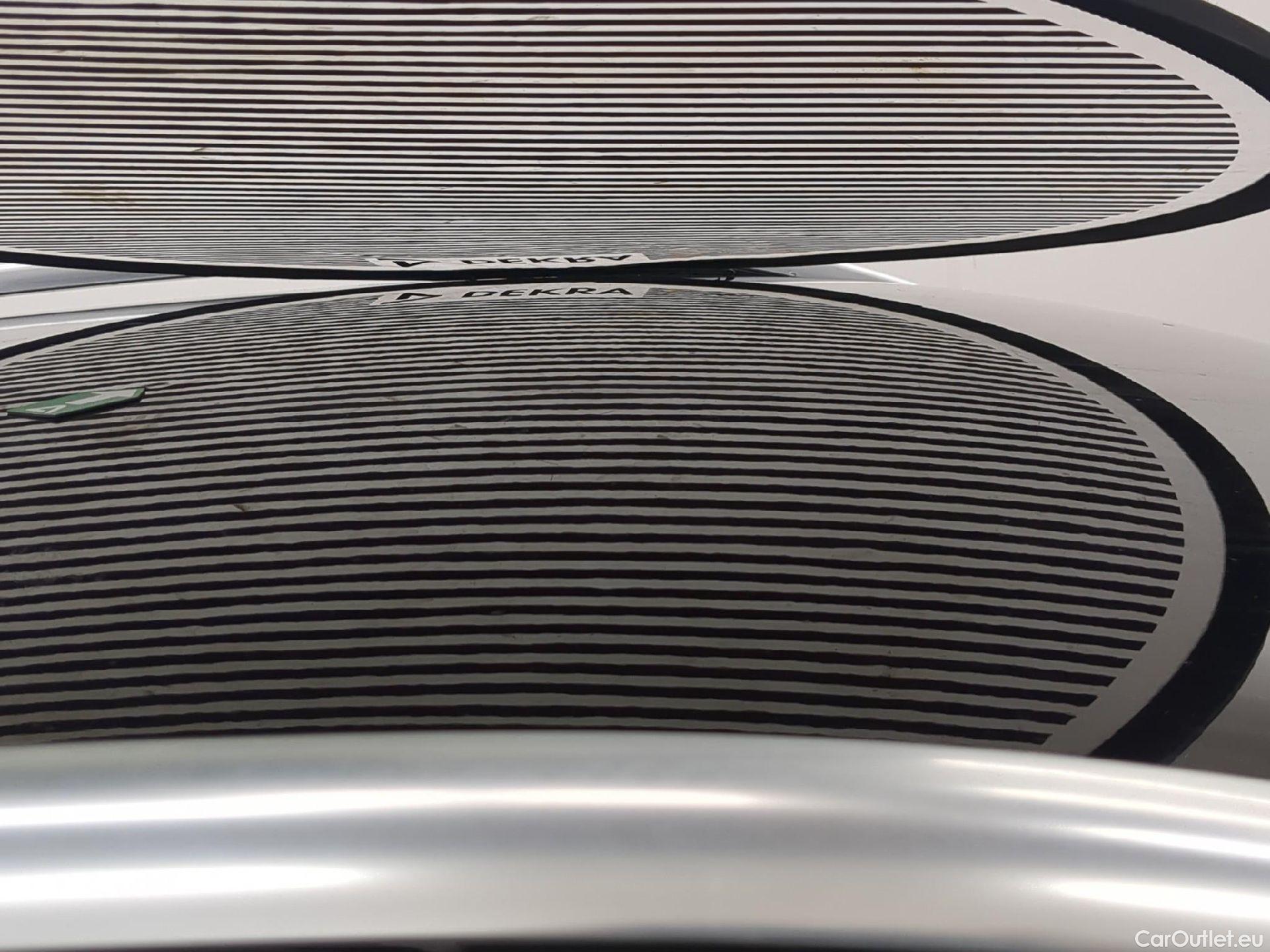  Volkswagen  T-ROC VOLKSWAGEN  / 2017 / 5P / SUV 1.5 TSI 150 EVO CARAT DSG7 #11