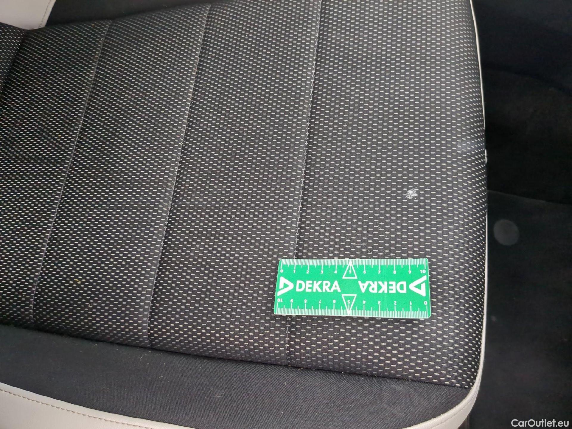  Volkswagen  T-ROC VOLKSWAGEN  / 2017 / 5P / SUV 1.5 TSI 150 EVO CARAT DSG7 #2