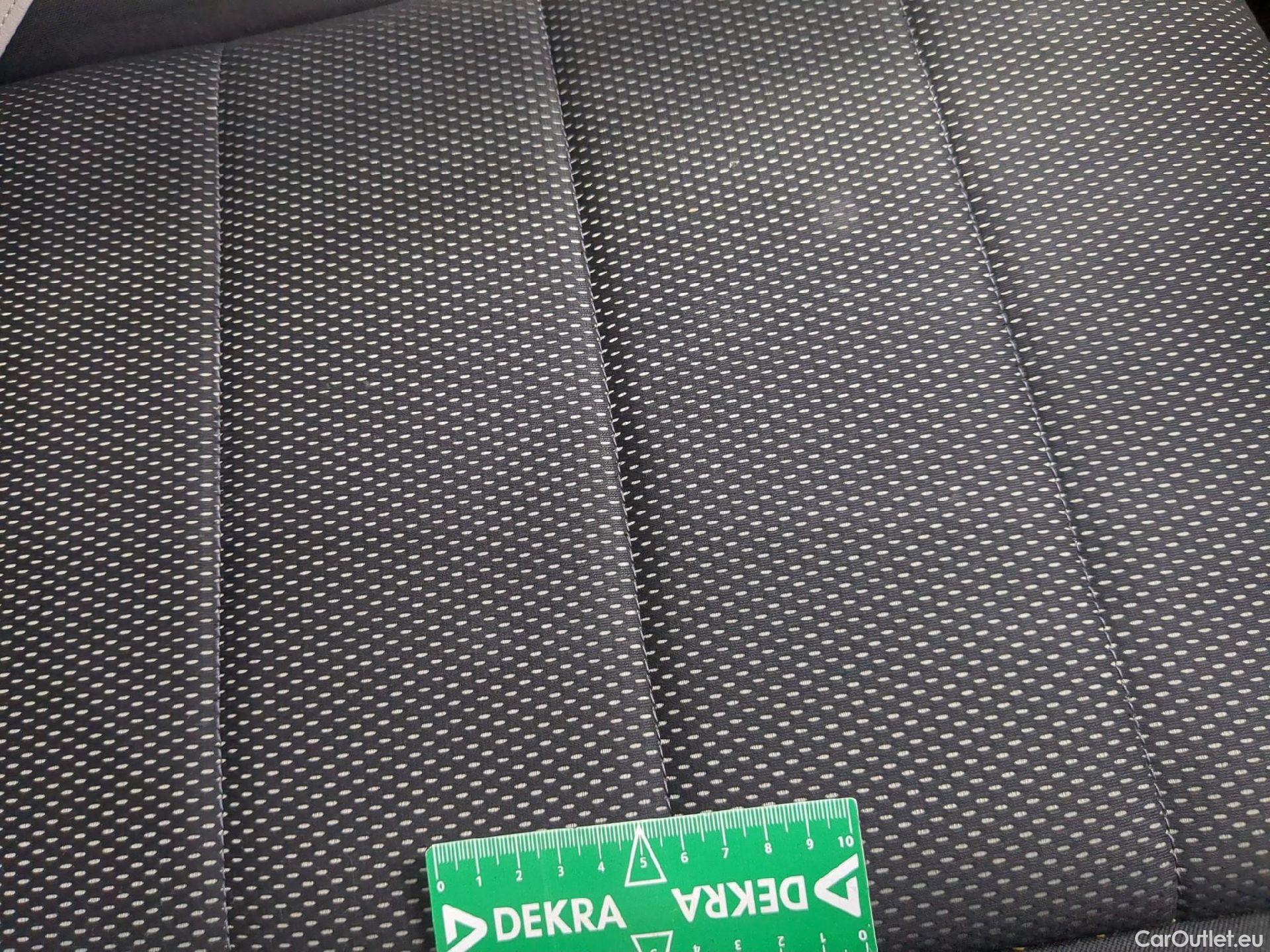  Volkswagen  T-ROC VOLKSWAGEN  / 2017 / 5P / SUV 1.5 TSI 150 EVO CARAT DSG7 #4