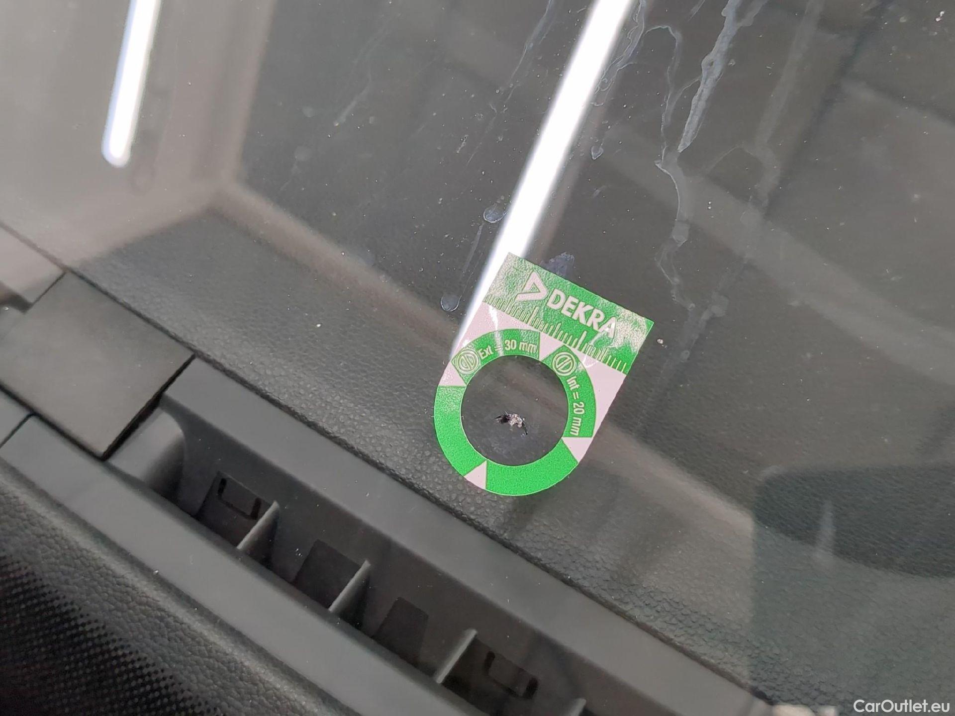  Volkswagen  T-ROC VOLKSWAGEN  / 2017 / 5P / SUV 1.5 TSI 150 EVO CARAT DSG7 #26