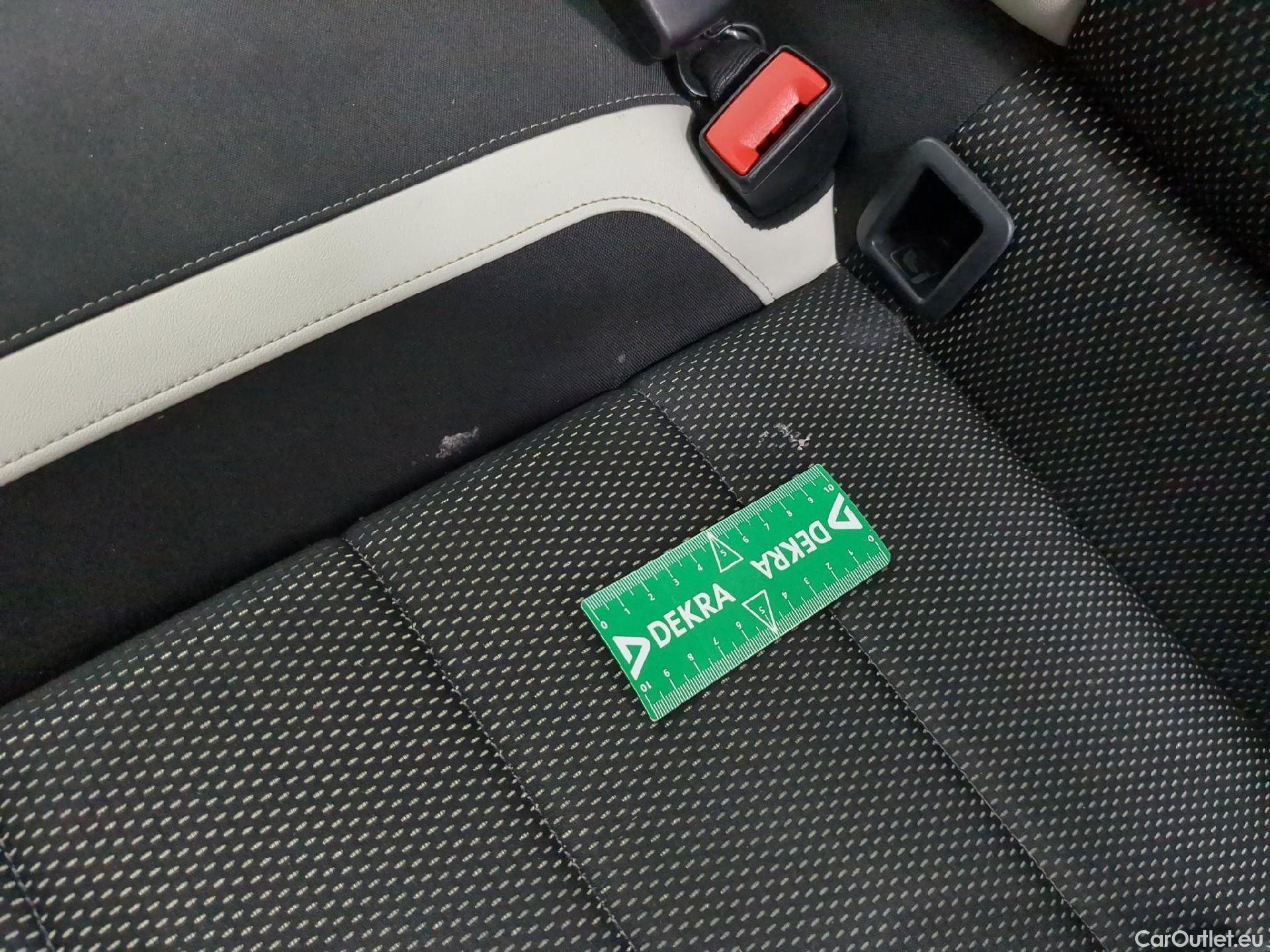  Volkswagen  T-ROC VOLKSWAGEN  / 2017 / 5P / SUV 1.5 TSI 150 EVO CARAT DSG7 #5