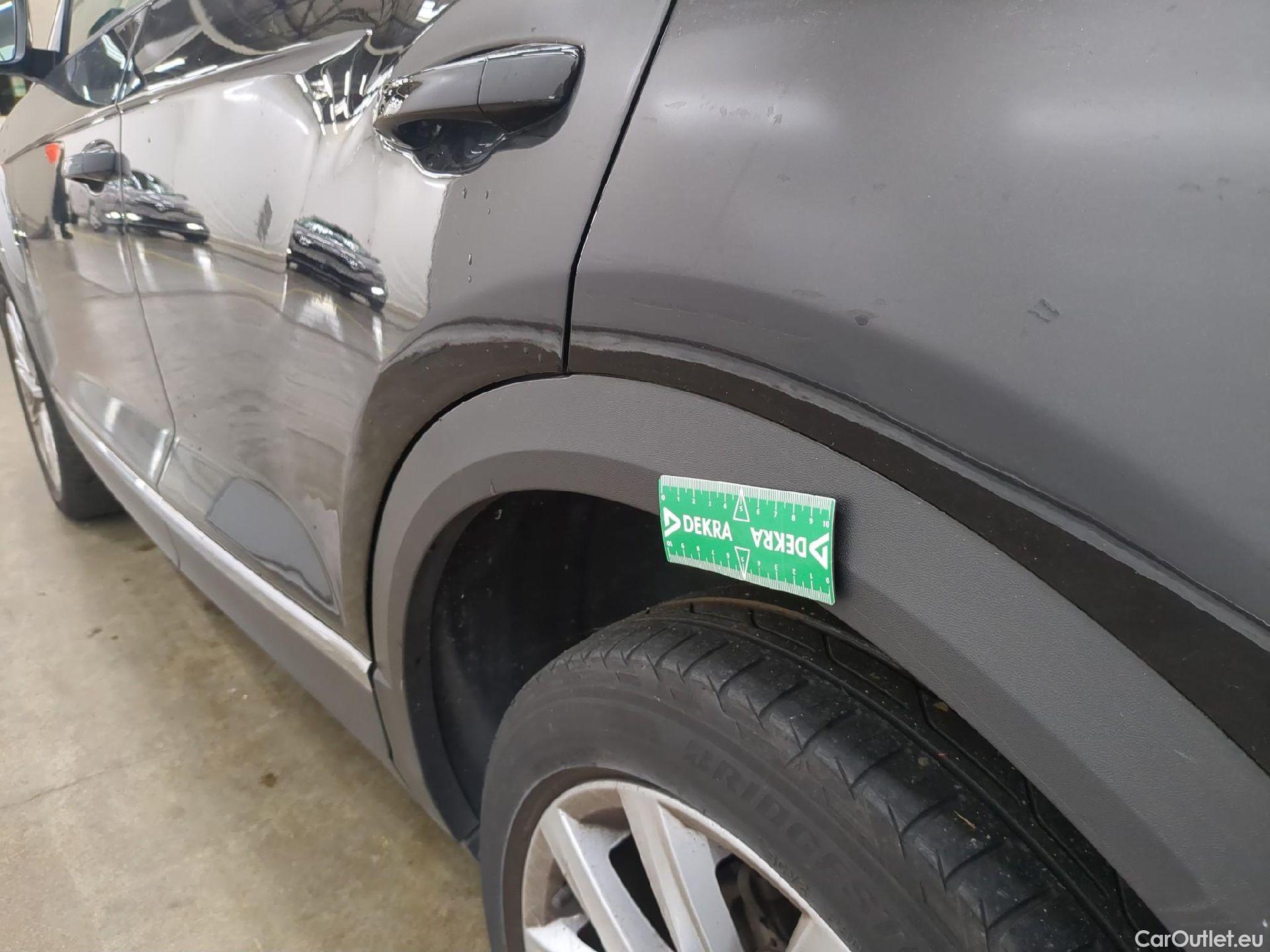  Volkswagen  T-ROC VOLKSWAGEN  / 2017 / 5P / SUV 1.5 TSI 150 EVO CARAT DSG7 #35