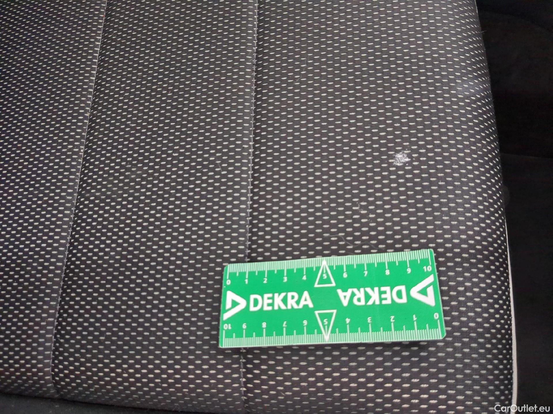  Volkswagen  T-ROC VOLKSWAGEN  / 2017 / 5P / SUV 1.5 TSI 150 EVO CARAT DSG7 #6