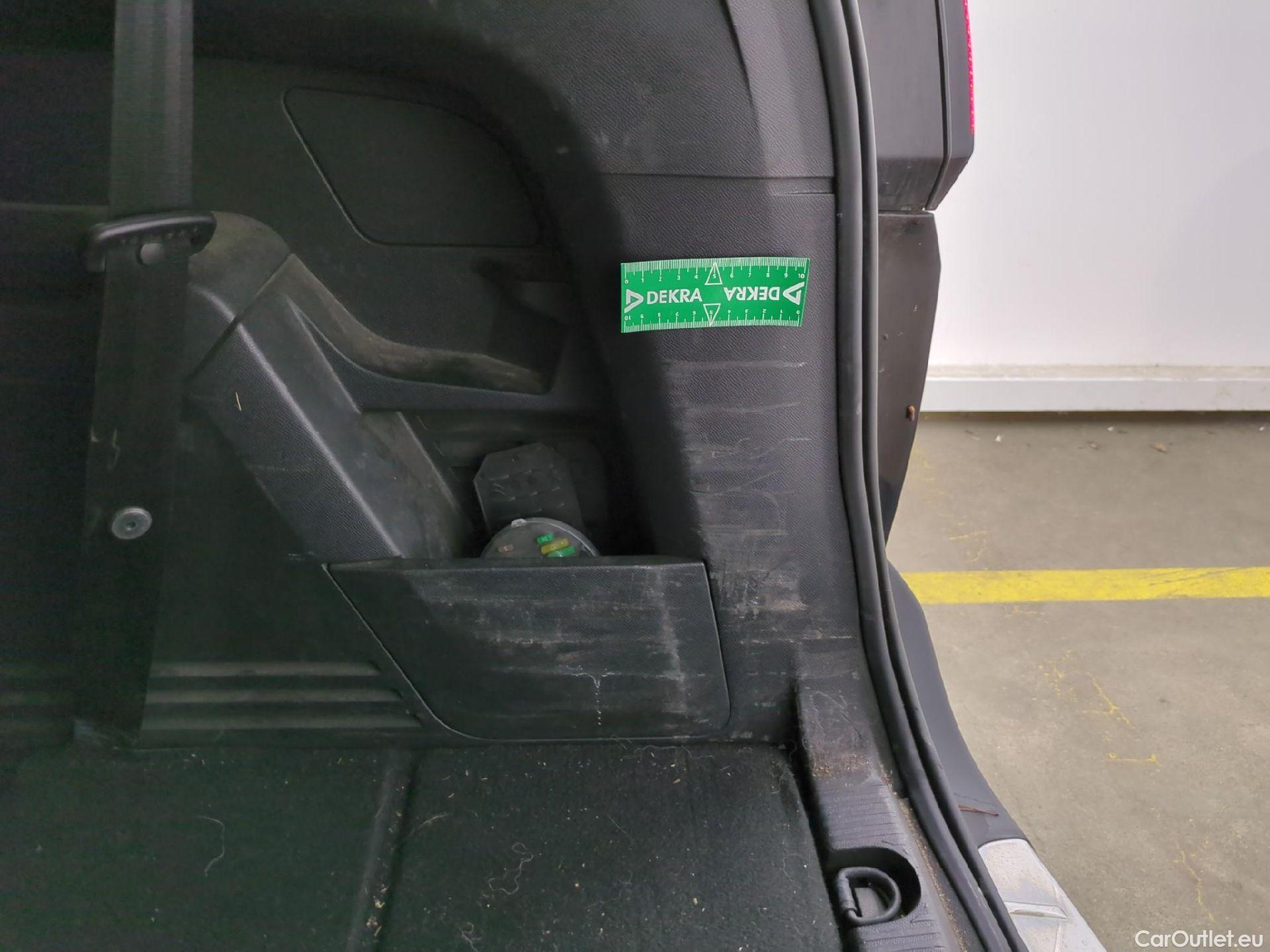  Peugeot  5008  Allure Business 1.5 HDi 130CV BVA8 E6dT #20