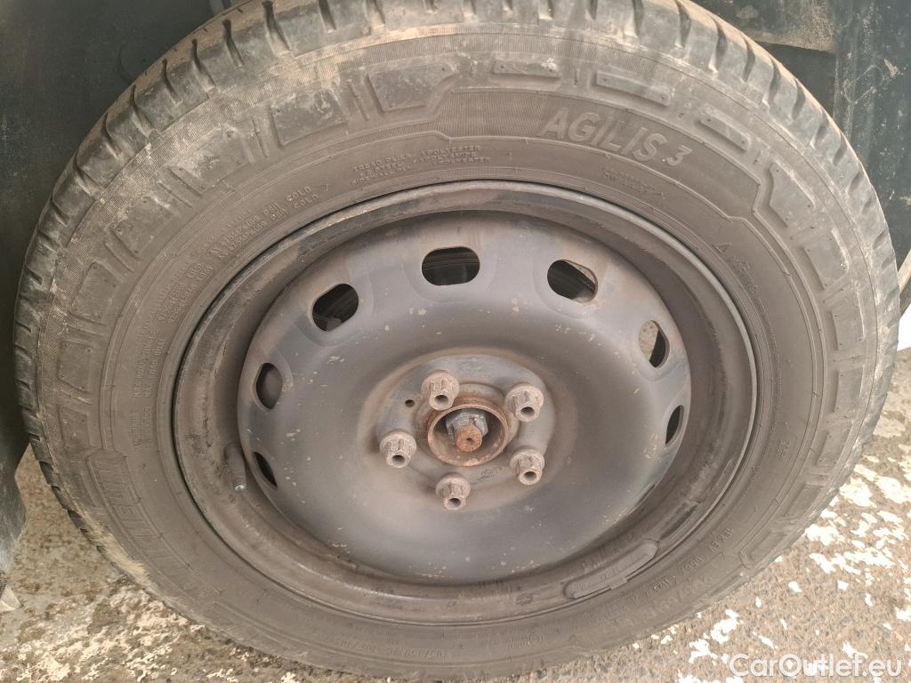  Renault  Trafic RENAULT  / 2019 / 4P / Fourgon tole NV FG GCF L1H1 1200 dCi 120 #25