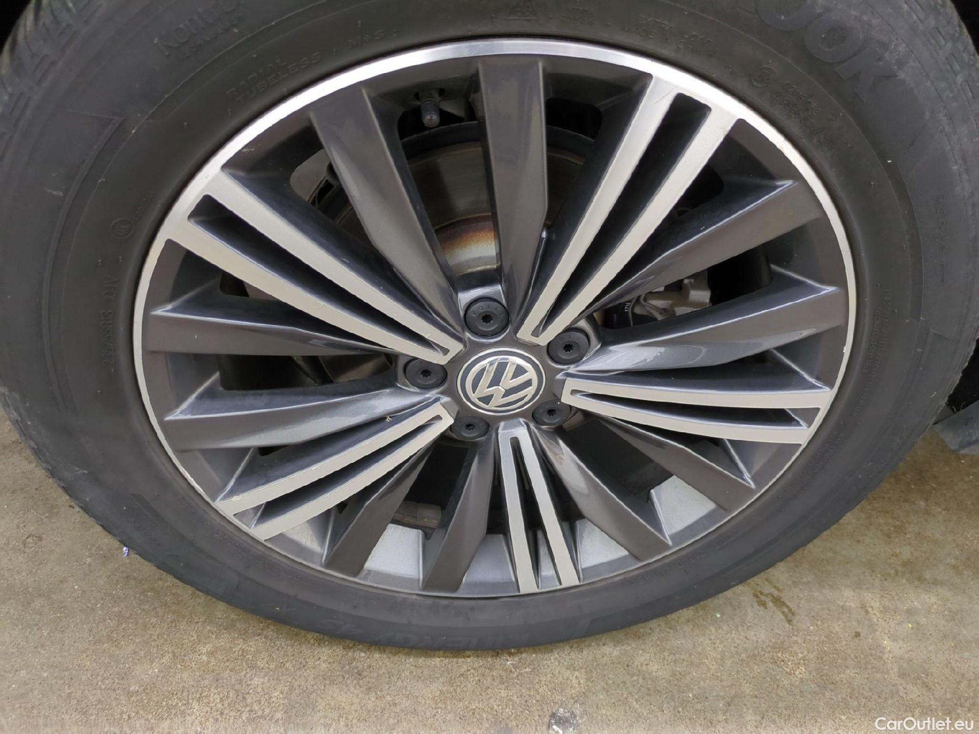  Volkswagen  Tiguan VOLKSWAGEN  Allspace / 2017 / 5P / SUV 2.0 TDI 150 DSG7 Carat Exclusive 4Motion #35