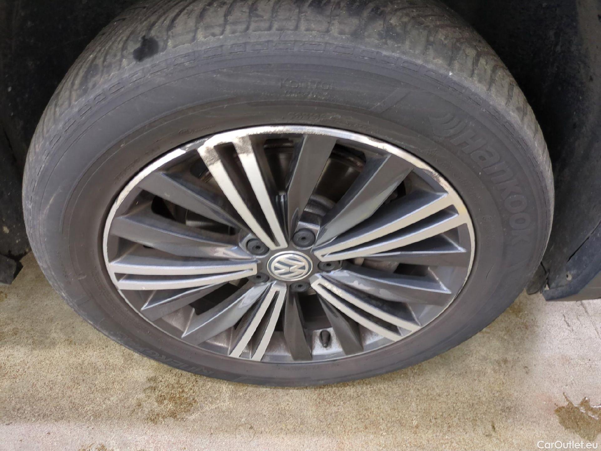  Volkswagen  Tiguan VOLKSWAGEN  Allspace / 2017 / 5P / SUV 2.0 TDI 150 DSG7 Carat Exclusive 4Motion #27