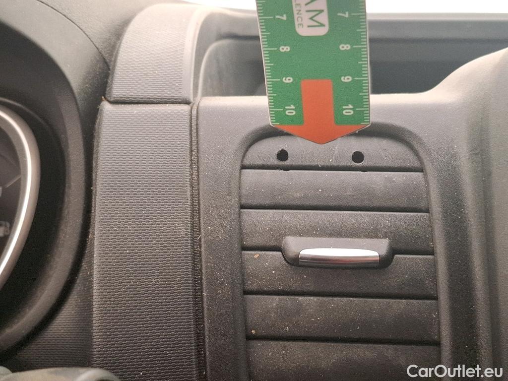  Renault  Trafic RENAULT  / 2019 / 4P / Fourgon tole NV FG GCF L1H1 1200 dCi 120 #24