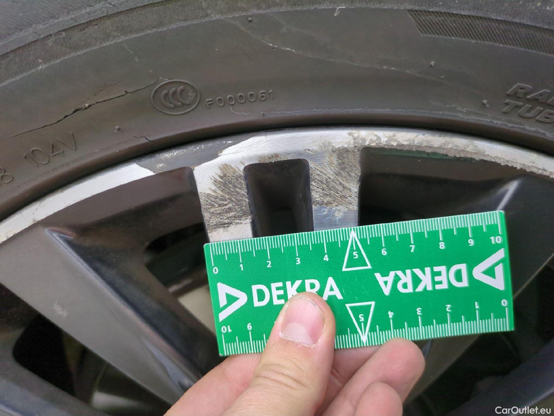  Volkswagen  Tiguan VOLKSWAGEN  Allspace / 2017 / 5P / SUV 2.0 TDI 150 DSG7 Carat Exclusive 4Motion #32