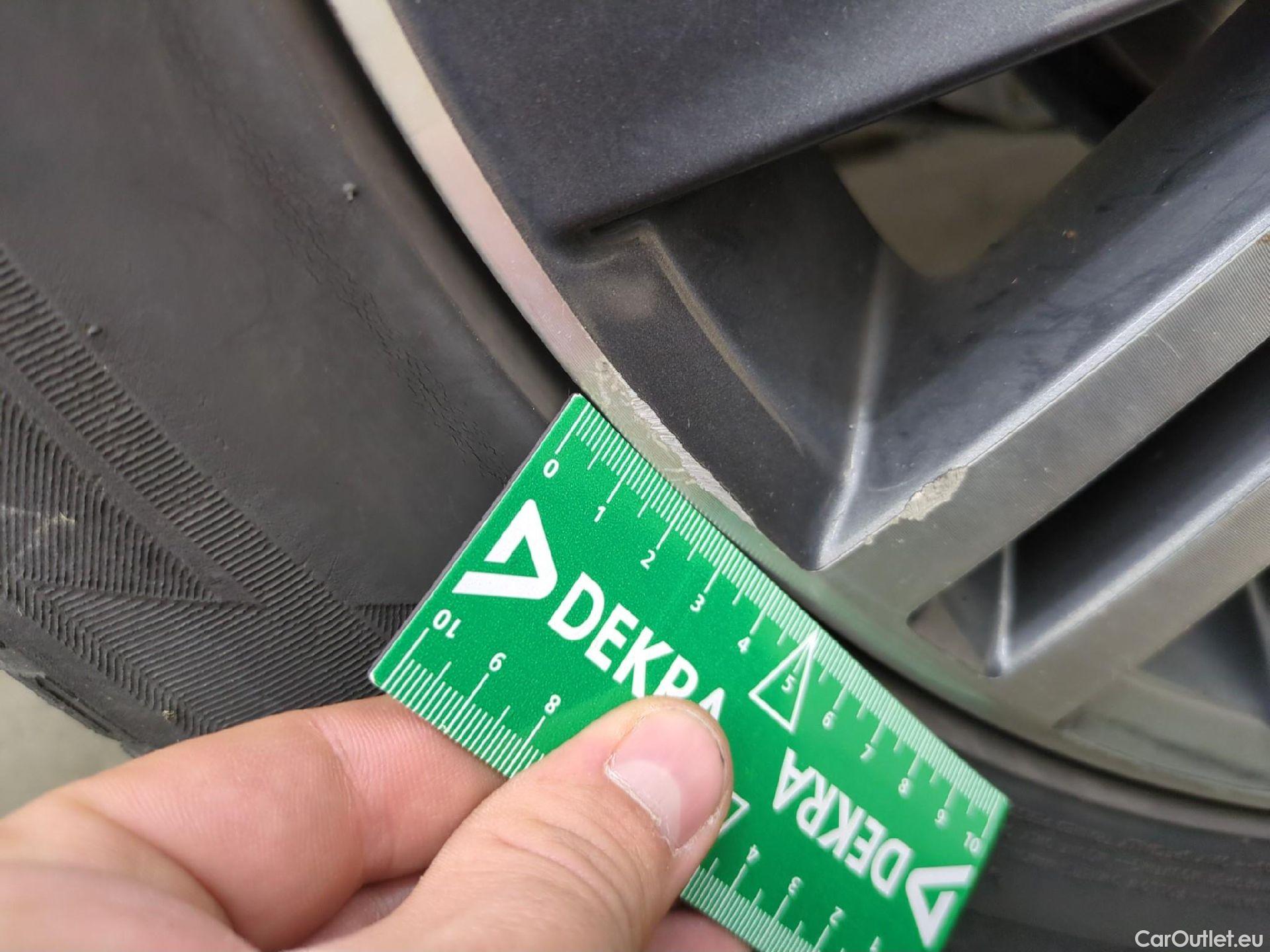  Volkswagen  Tiguan VOLKSWAGEN  Allspace / 2017 / 5P / SUV 2.0 TDI 150 DSG7 Carat Exclusive 4Motion #34