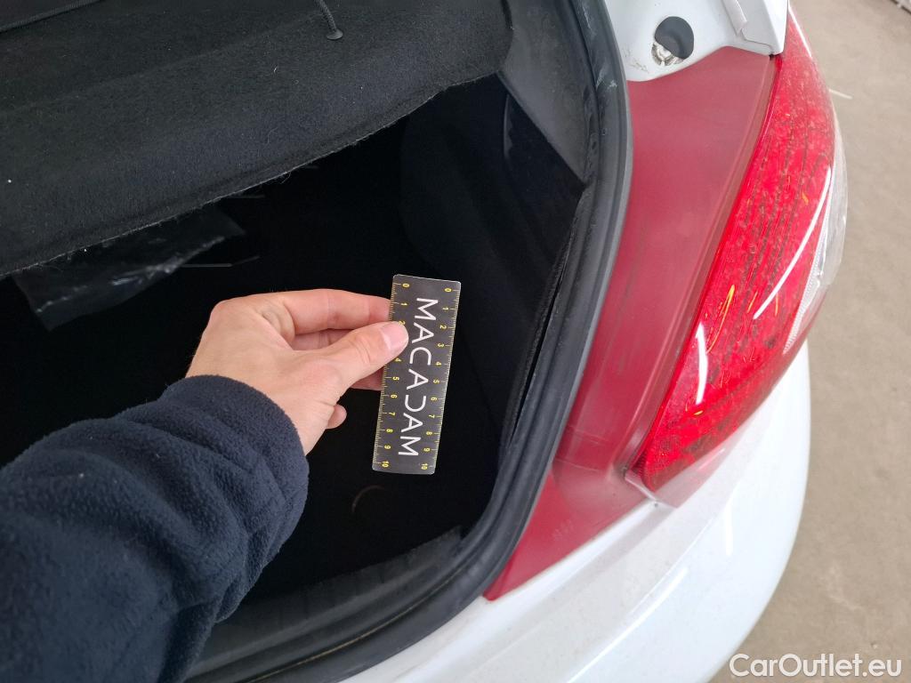  Peugeot  208 PEUGEOT  Affaire VU 5p Berline 1.4 HDI PACK CD CLIM #66