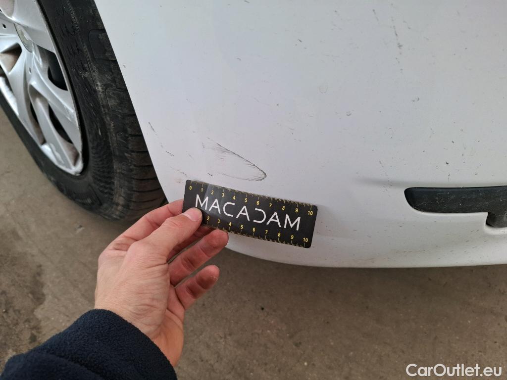  Peugeot  208 PEUGEOT  Affaire VU 5p Berline 1.4 HDI PACK CD CLIM #27