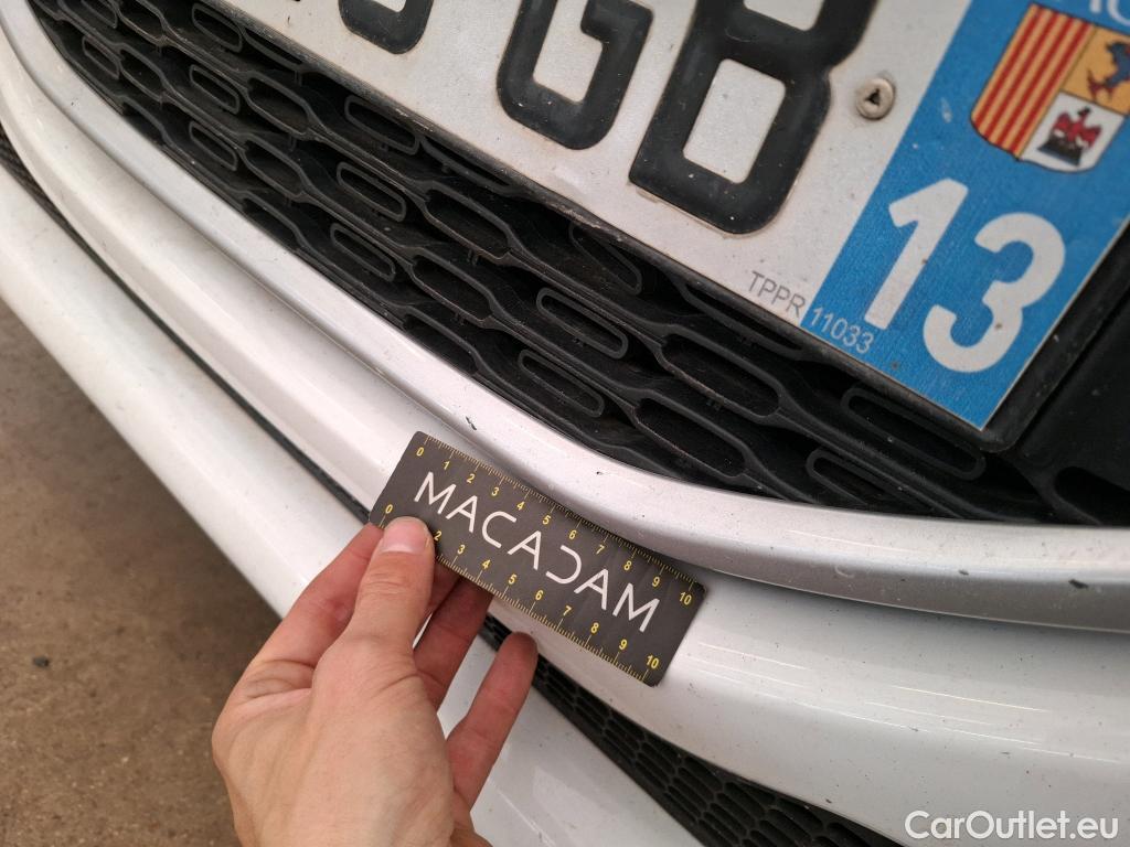  Peugeot  208 PEUGEOT  Affaire VU 5p Berline 1.4 HDI PACK CD CLIM #70