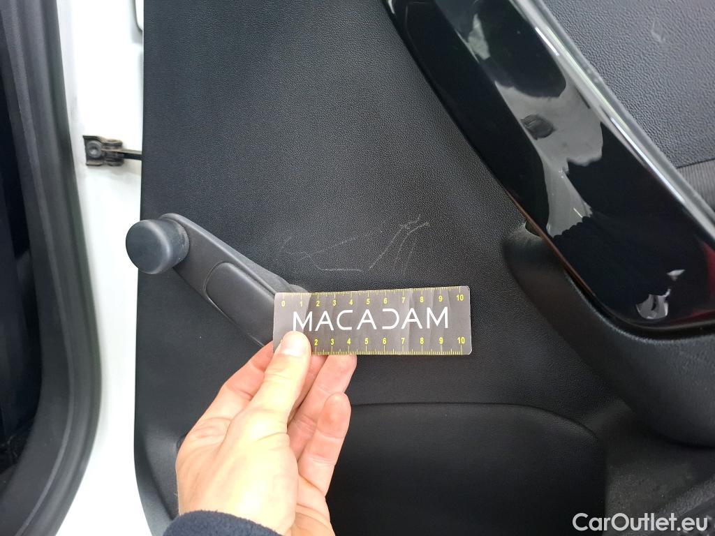  Peugeot  208 PEUGEOT  Affaire VU 5p Berline 1.4 HDI PACK CD CLIM #47