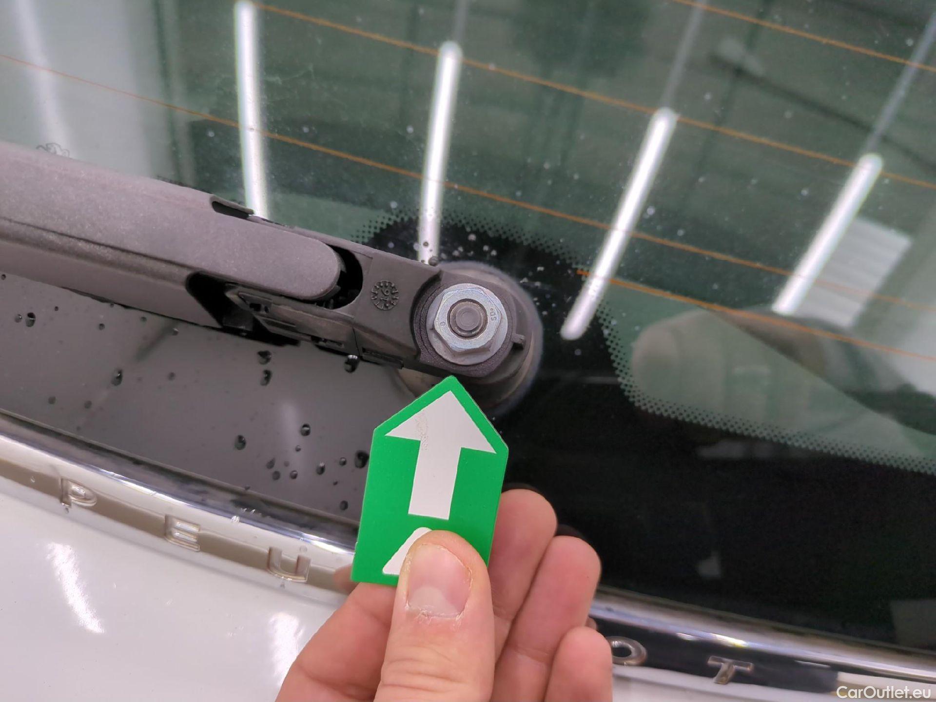  Peugeot  208  Affaire Premium 1.6 HDi 75CV BVM5 E6 #11