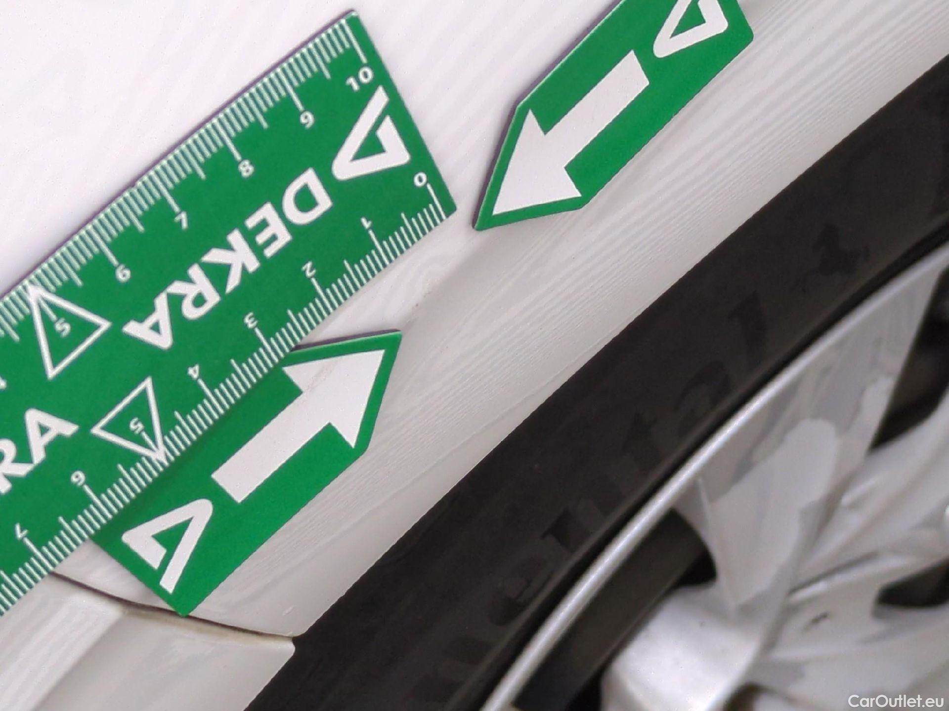  Peugeot  208  Affaire Premium 1.6 HDi 75CV BVM5 E6 #18