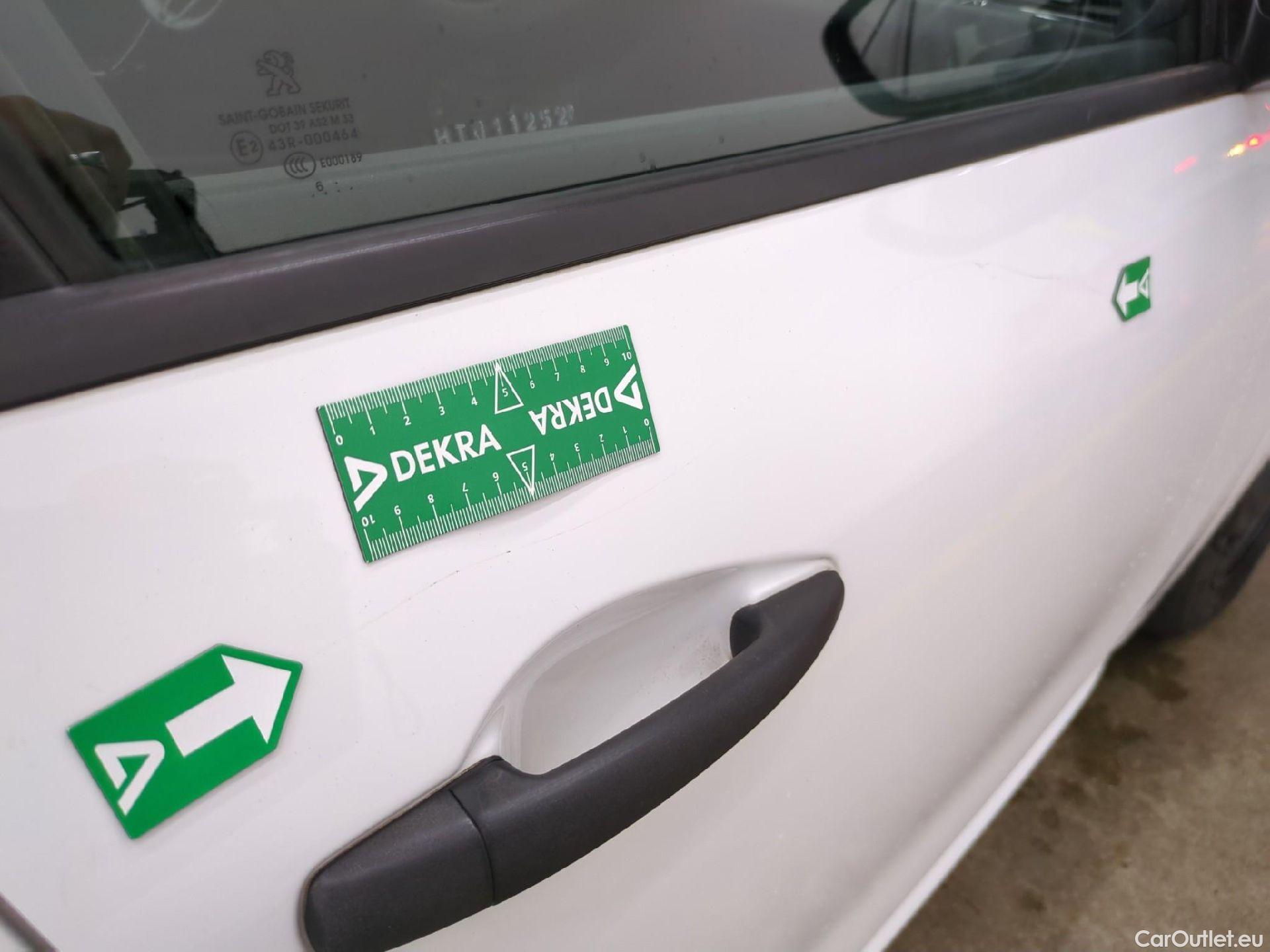  Peugeot  208  Affaire Premium 1.6 HDi 75CV BVM5 E6 #25