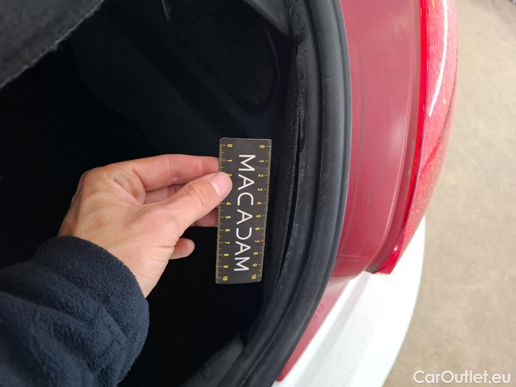  Peugeot  208 PEUGEOT  Affaire VU 5p Berline 1.4 HDI PACK CD CLIM #67