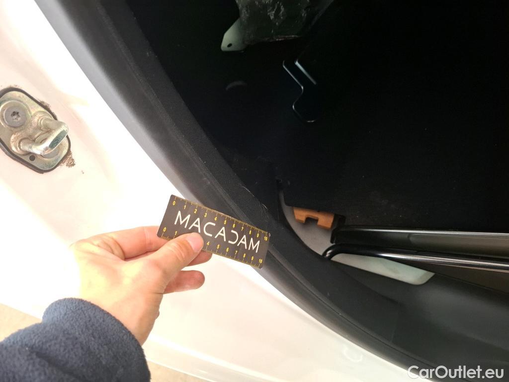  Peugeot  208 PEUGEOT  Affaire VU 5p Berline 1.4 HDI PACK CD CLIM #49