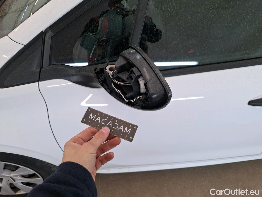  Peugeot  208 PEUGEOT  Affaire VU 5p Berline 1.4 HDI PACK CD CLIM #59