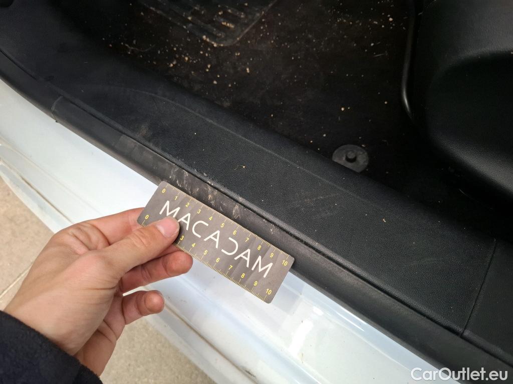  Peugeot  208 PEUGEOT  Affaire VU 5p Berline 1.4 HDI PACK CD CLIM #34