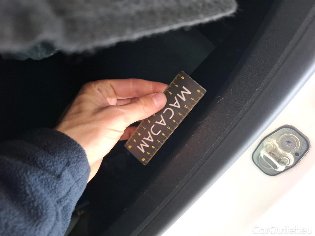  Peugeot  208 PEUGEOT  Affaire VU 5p Berline 1.4 HDI PACK CD CLIM #42