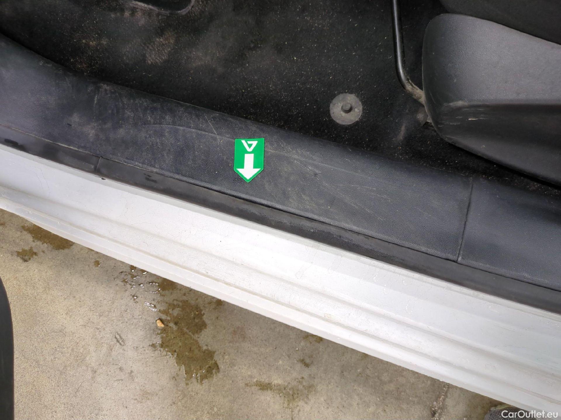  Peugeot  208  Affaire Premium 1.6 HDi 75CV BVM5 E6 #5