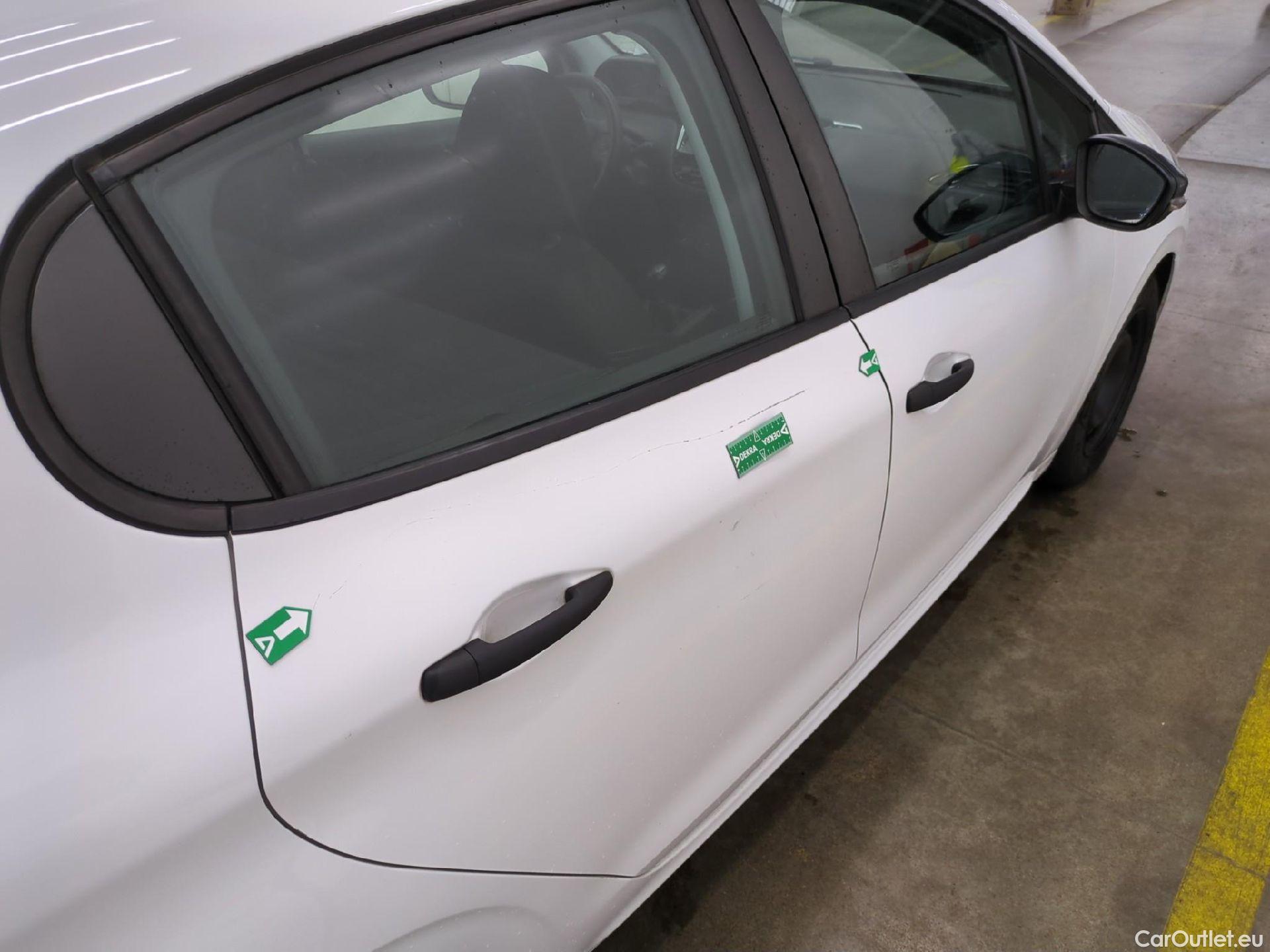  Peugeot  208  Affaire Premium 1.6 HDi 75CV BVM5 E6 #21