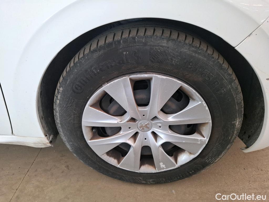  Peugeot  208 PEUGEOT  Affaire VU 5p Berline 1.4 HDI PACK CD CLIM #39