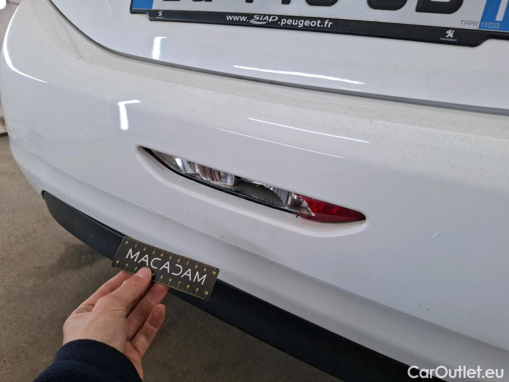  Peugeot  208 PEUGEOT  Affaire VU 5p Berline 1.4 HDI PACK CD CLIM #51