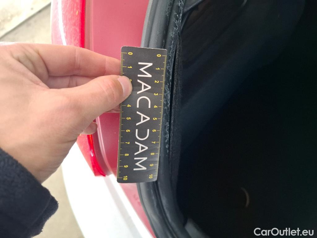  Peugeot  208 PEUGEOT  Affaire VU 5p Berline 1.4 HDI PACK CD CLIM #64