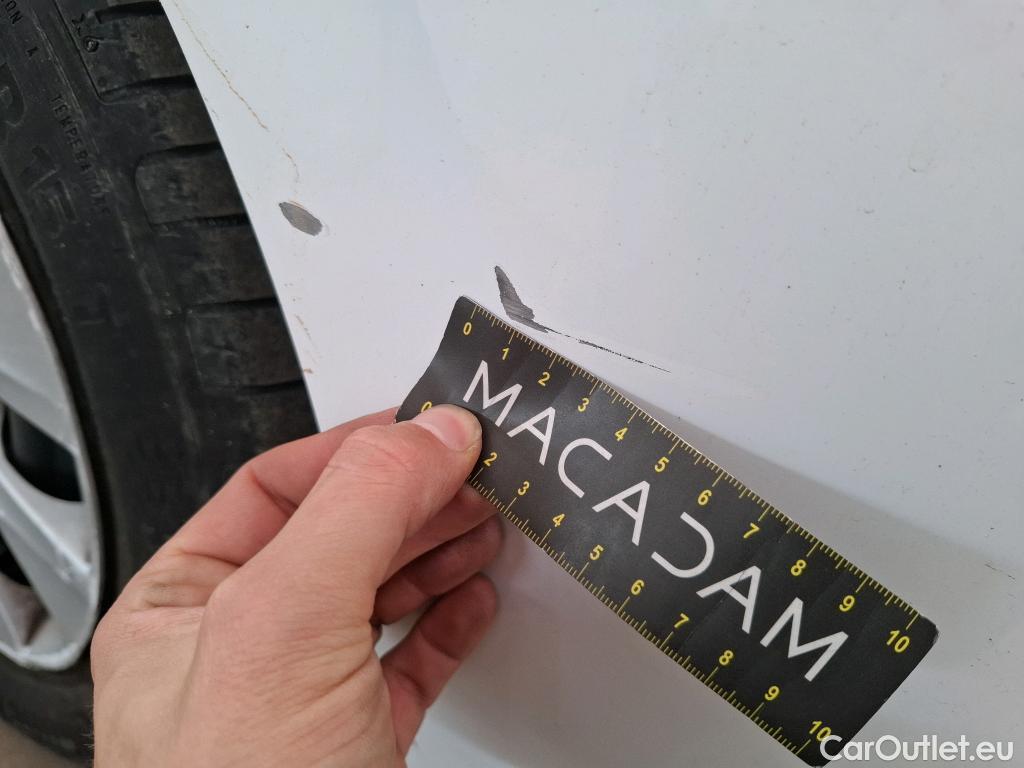  Peugeot  208 PEUGEOT  Affaire VU 5p Berline 1.4 HDI PACK CD CLIM #25