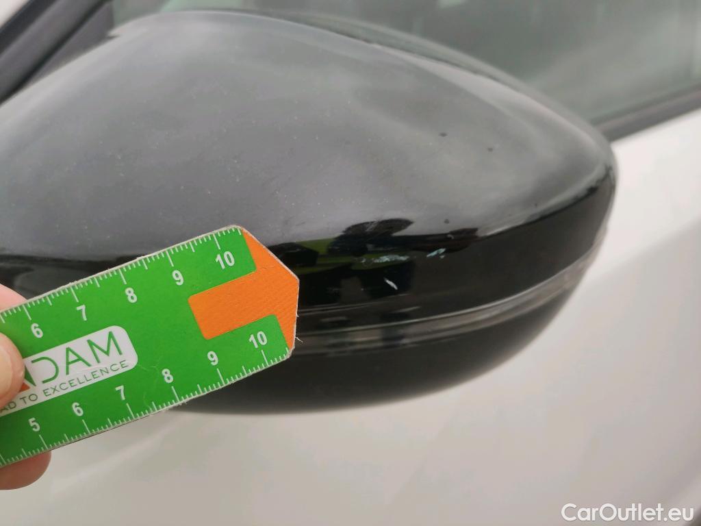  Peugeot  2008 PEUGEOT  / 2019 / 5P / todoterreno Allure BlueHDI 81kW (110CV) #31