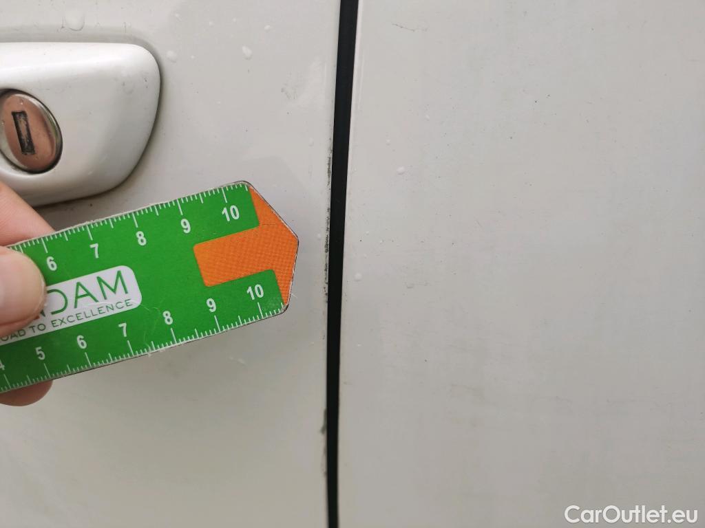  Peugeot  2008 PEUGEOT  / 2019 / 5P / todoterreno Allure BlueHDI 81kW (110CV) #13