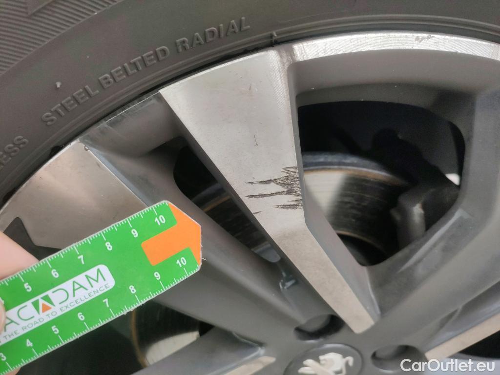  Peugeot  2008 PEUGEOT  / 2019 / 5P / todoterreno Allure BlueHDI 81kW (110CV) #8