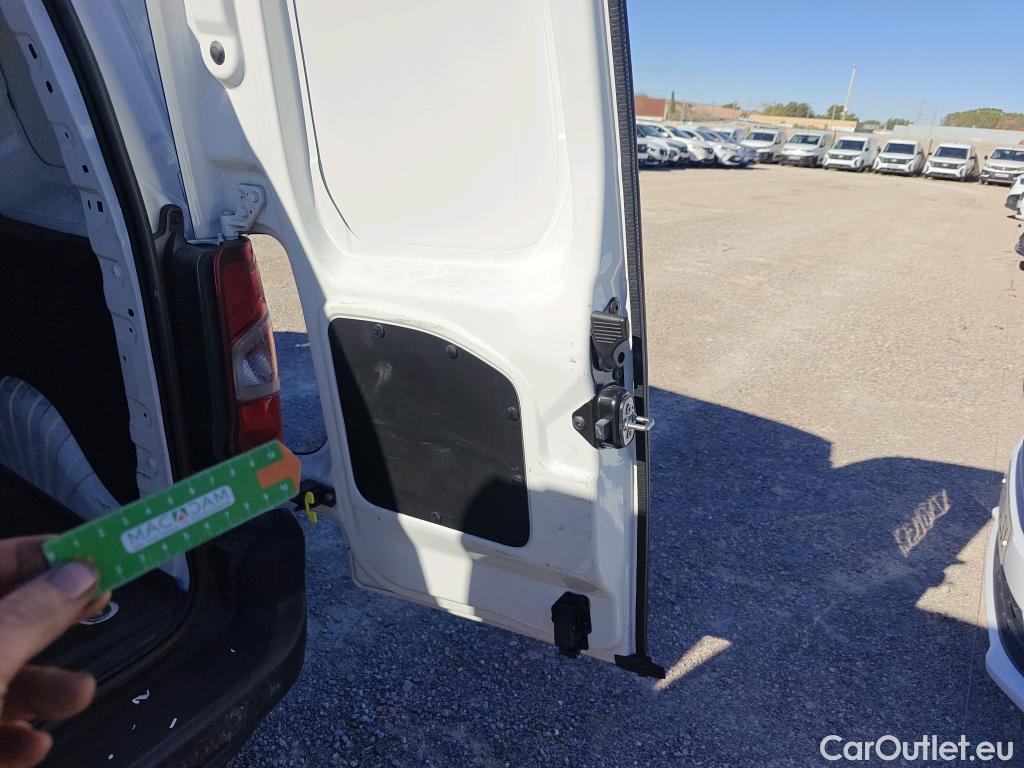  Peugeot  Partner PEUGEOT  / 2018 / 3P / furgón derivado de turismo Pro Standard 600kg BlueHDi 73kW #21